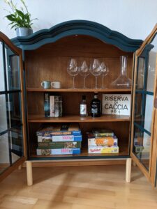 Vitrine Vintage Grün mit Schwarz